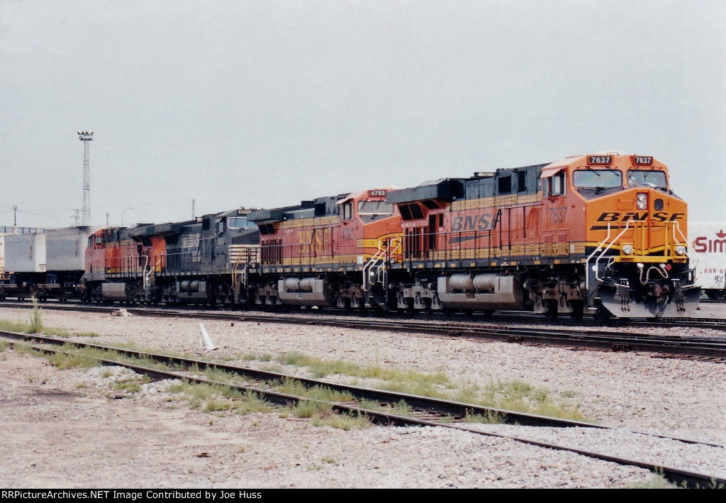 BNSF 7637 East